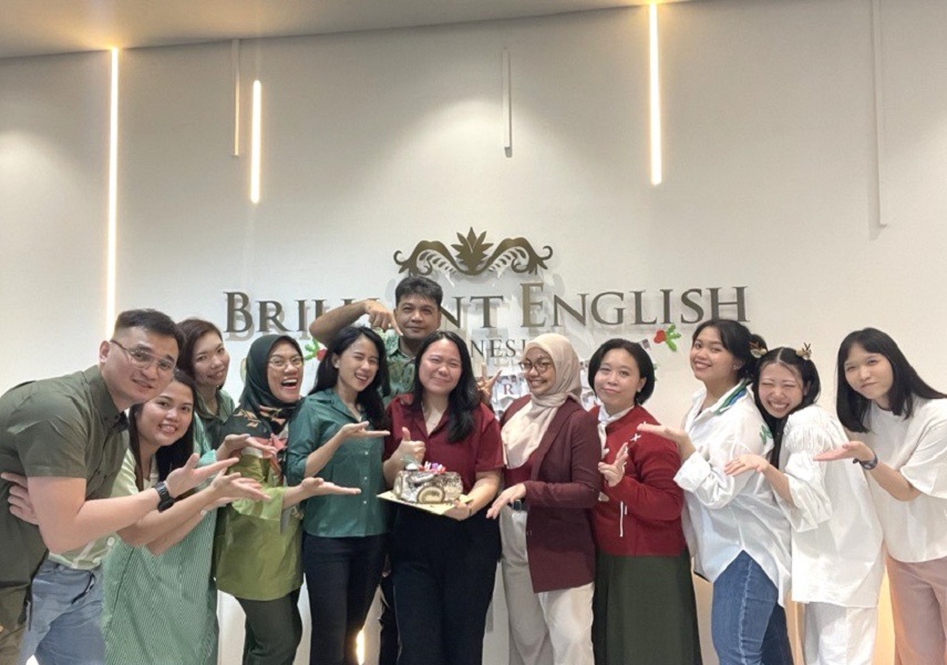 日本人スタッフ3名の集合写真